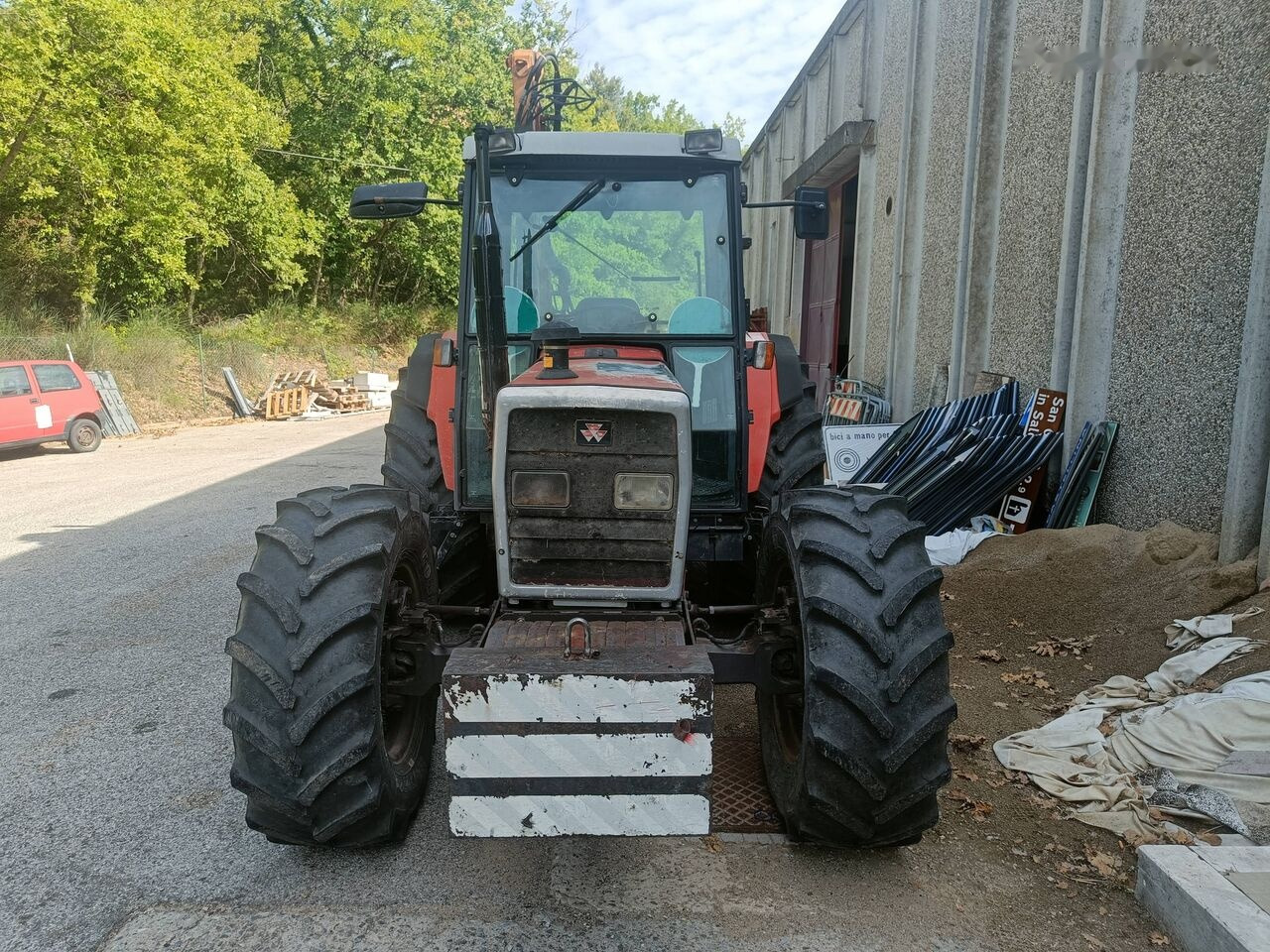 Massey Ferguson 383 - Farm tractor: picture 1 Massey Ferguson 383 - Farm tractor: picture 1