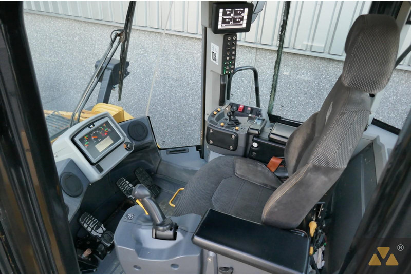 Wheel loader Caterpillar 972M: picture 7