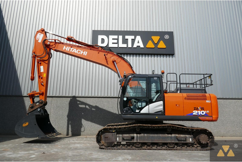 Crawler excavator Hitachi ZX210LC-6: picture 1