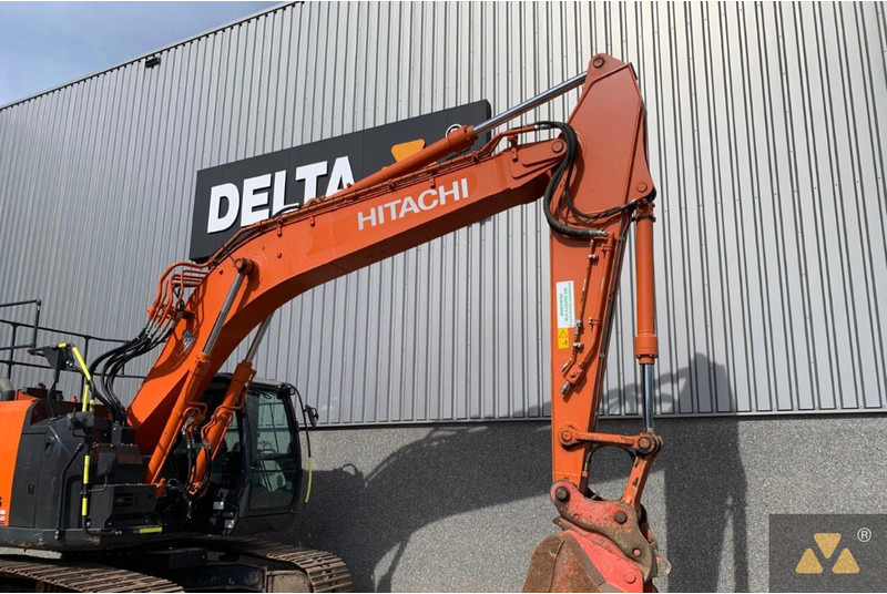 Crawler excavator Hitachi ZX225USLC-6: picture 9