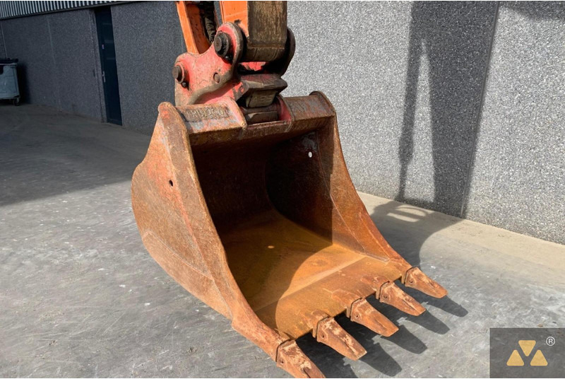 Crawler excavator Hitachi ZX225USLC-6: picture 6