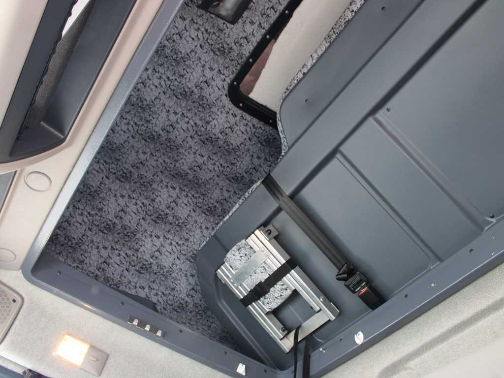 Curtainsider truck DAF LF 210, EURO 6, SLEEPING BODY: picture 13