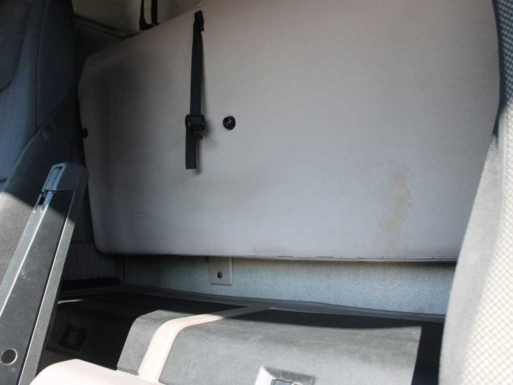 Curtainsider truck DAF LF 210, EURO 6, SLEEPING BODY: picture 12