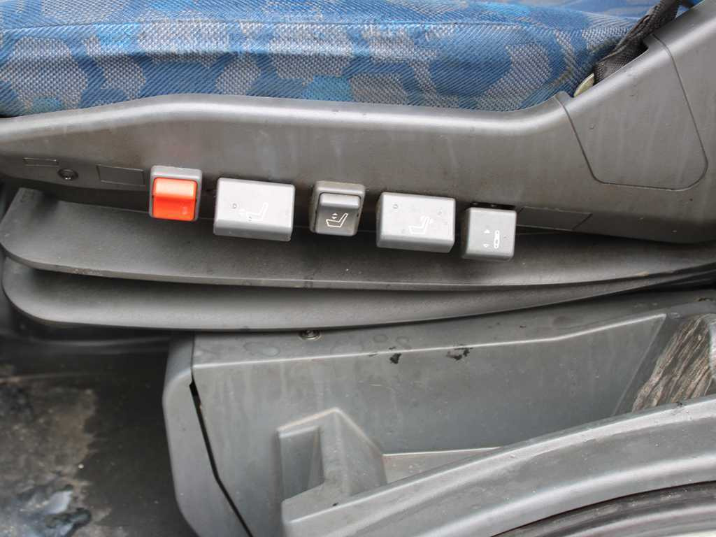Curtainsider truck Iveco EUROCARGO ML 75E18, EURO 4, SIDE PANEL, SLEEPING BODY: picture 8