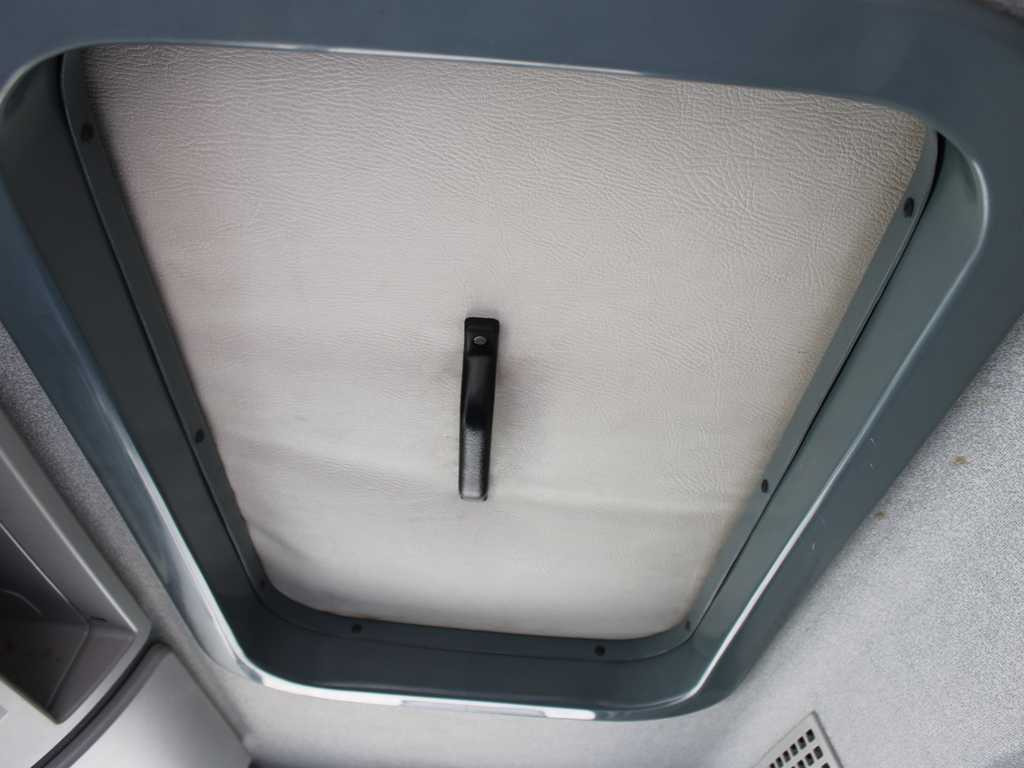 Curtainsider truck Iveco EUROCARGO ML 75E18, EURO 4, SIDE PANEL, SLEEPING BODY: picture 14