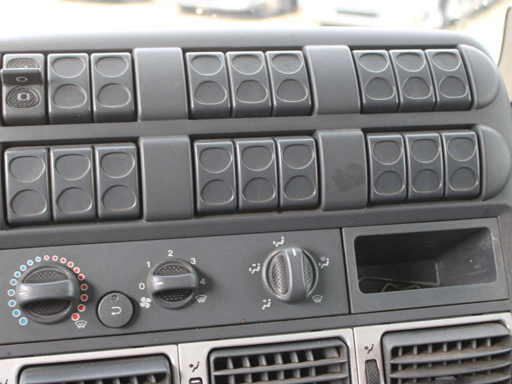Curtainsider truck Iveco EUROCARGO ML 75E18, EURO 4, SIDE PANEL, SLEEPING BODY: picture 12
