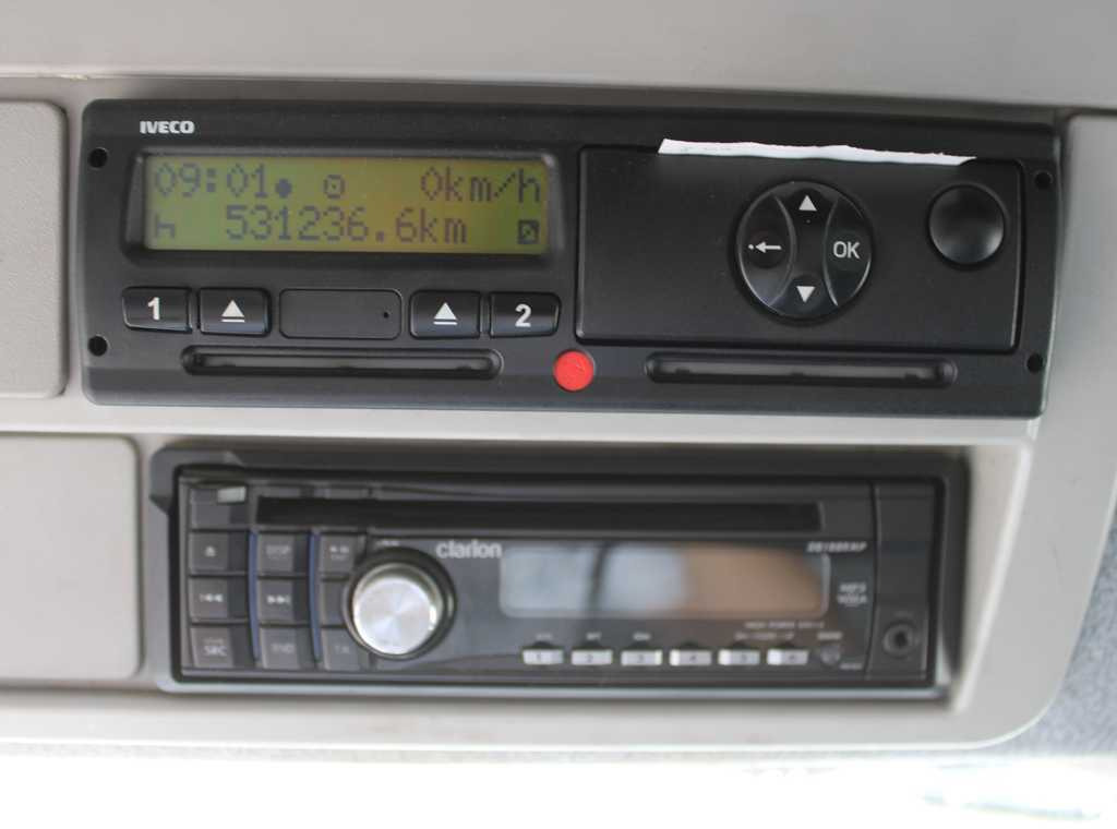 Curtainsider truck Iveco EUROCARGO ML 75E18, EURO 4, SIDE PANEL, SLEEPING BODY: picture 16