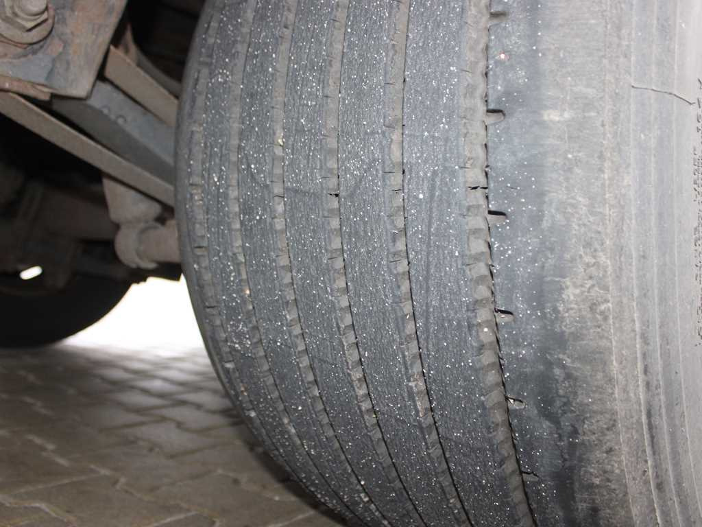 Curtainsider semi-trailer Krone SD 04, LOWDECK, LIFTING AXLE, MULTILOCK, LIFTING ROOF: picture 11 Curtainsider semi-trailer Krone SD 04, LOWDECK, LIFTING AXLE, MULTILOCK, LIFTING ROOF: picture 11