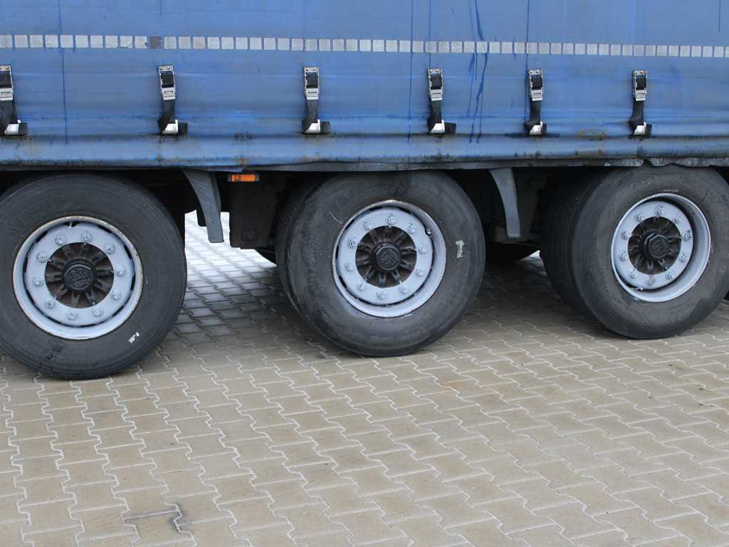 Curtainsider semi-trailer Krone SD 04, LOWDECK, LIFTING AXLE, MULTILOCK, LIFTING ROOF: picture 9 Curtainsider semi-trailer Krone SD 04, LOWDECK, LIFTING AXLE, MULTILOCK, LIFTING ROOF: picture 9