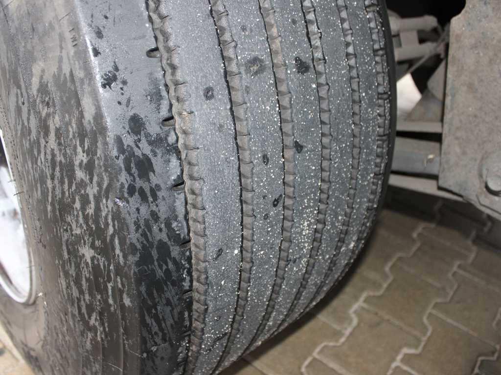 Curtainsider semi-trailer Krone SD 04, LOWDECK, LIFTING AXLE, MULTILOCK, LIFTING ROOF: picture 14 Curtainsider semi-trailer Krone SD 04, LOWDECK, LIFTING AXLE, MULTILOCK, LIFTING ROOF: picture 14