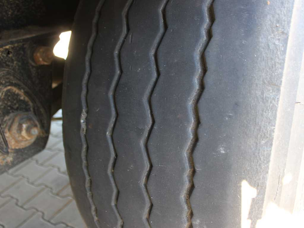 Curtainsider semi-trailer Krone SD, LIFTING AXLE, MULTILOCK: picture 13 Curtainsider semi-trailer Krone SD, LIFTING AXLE, MULTILOCK: picture 13