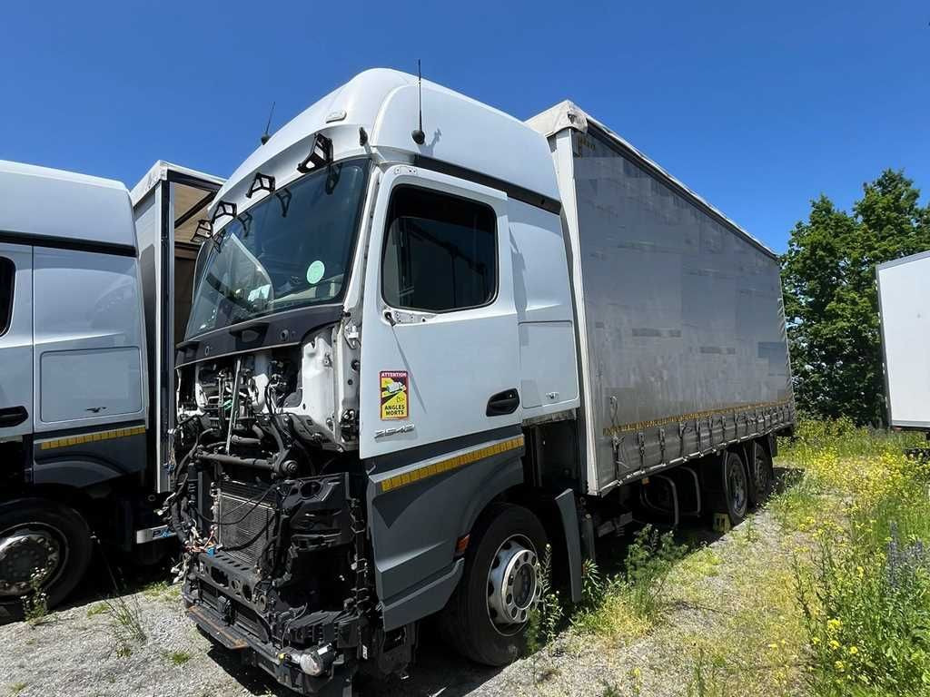 Curtainsider truck Mercedes-Benz Actros 2542, 6X2: picture 1