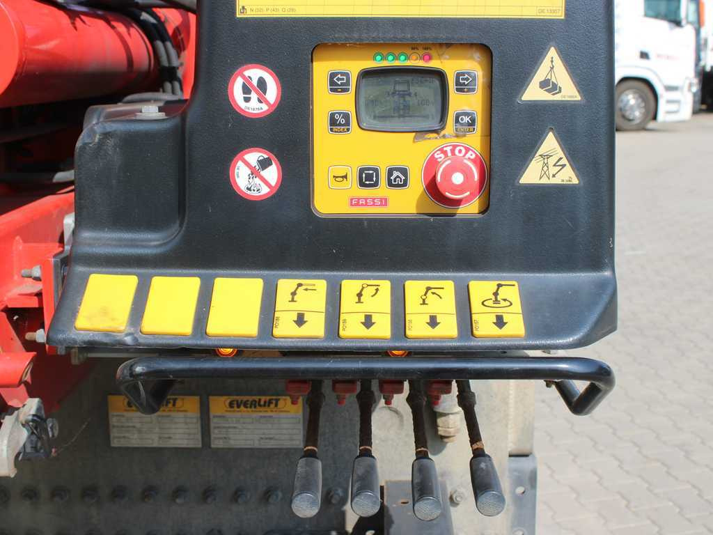 Dropside/ Flatbed truck, Crane truck Renault D 250, EURO 6, SIDE, HYDRAULIC ARM FASSI F110: picture 8