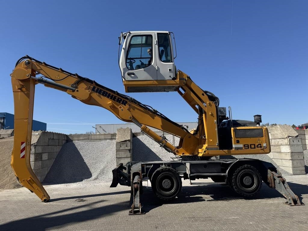 Liebherr A 904 C - Waste/ Industry handler: picture 1 Liebherr A 904 C - Waste/ Industry handler: picture 1
