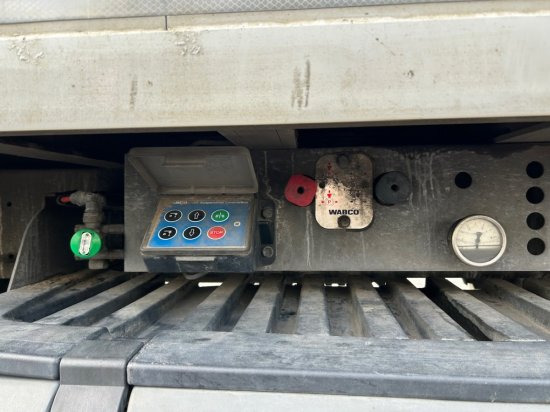 Walking floor semi-trailer Knapen K100/KT01, 10 mm, Liftachse, Rollplane, Funk: picture 8 Walking floor semi-trailer Knapen K100/KT01, 10 mm, Liftachse, Rollplane, Funk: picture 8