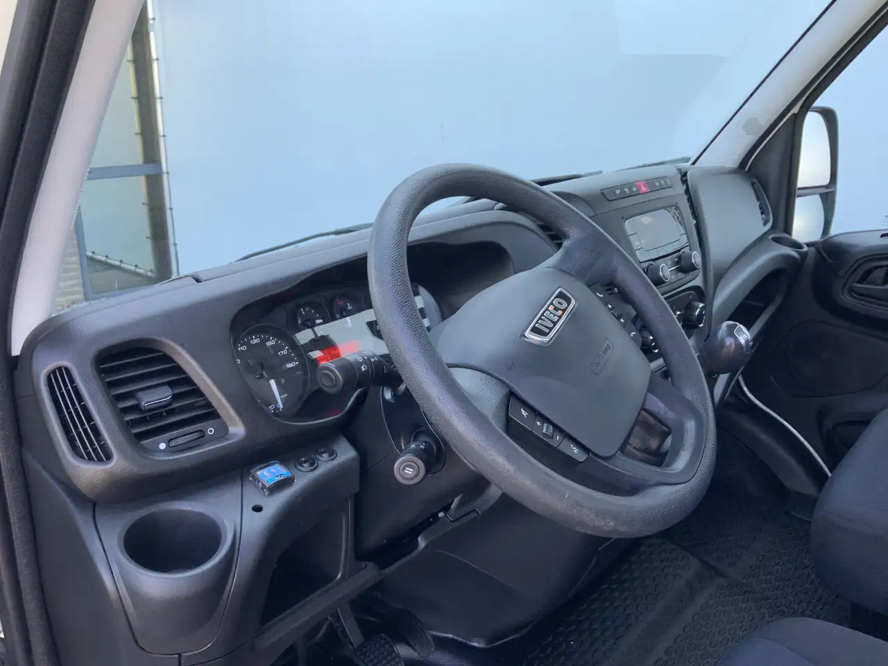 Iveco 40C18 B.E Trekker Airco Cruise 3 Zits Euro 6 180 - Mini artic tractor unit: picture 5 Iveco 40C18 B.E Trekker Airco Cruise 3 Zits Euro 6 180 - Mini artic tractor unit: picture 5