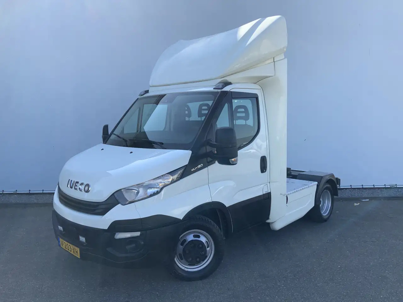 Iveco 40C18 B.E Trekker Airco Cruise 3 Zits Euro 6 180 - Mini artic tractor unit: picture 1 Iveco 40C18 B.E Trekker Airco Cruise 3 Zits Euro 6 180 - Mini artic tractor unit: picture 1