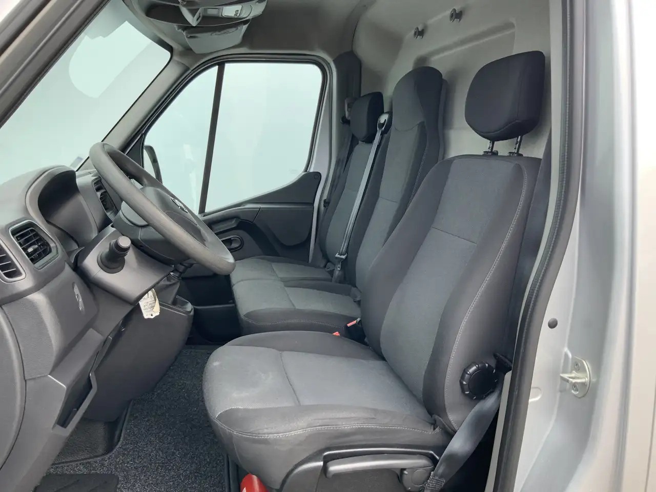 Nissan Interstar 2.3 dCi L2H2 Acenta Airco Cruise 3 Zits Camera Nav - Panel van: picture 4 Nissan Interstar 2.3 dCi L2H2 Acenta Airco Cruise 3 Zits Camera Nav - Panel van: picture 4