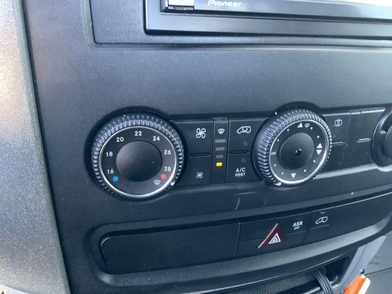 Volkswagen Crafter 50 2.0 TDI L2H1Pick Up Airco Cruise Trekhaak 3500 - Other machinery: picture 5 Volkswagen Crafter 50 2.0 TDI L2H1Pick Up Airco Cruise Trekhaak 3500 - Other machinery: picture 5