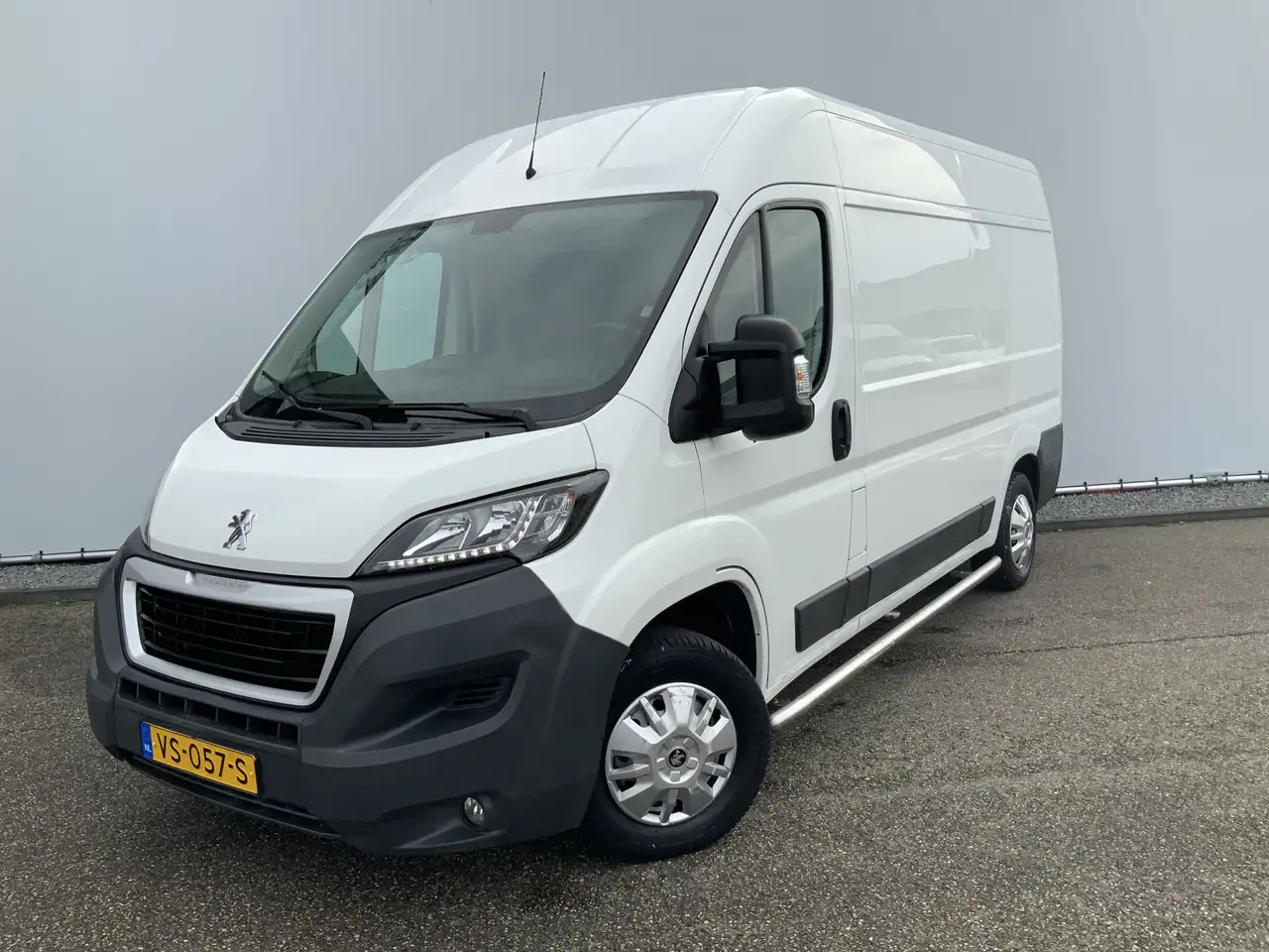 Peugeot Boxer 330 2.2 HDI L2H2 Première Airco Cruise Camera side - Panel van: picture 1 Peugeot Boxer 330 2.2 HDI L2H2 Première Airco Cruise Camera side - Panel van: picture 1