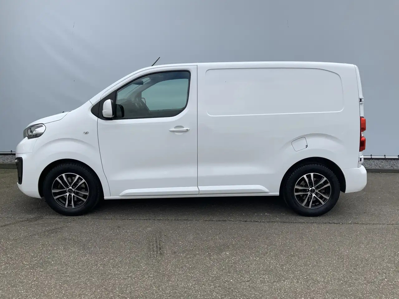 Peugeot Expert 227C 2.0 BlueHDI 150 Premium Pack Airco Cruise Cam - Panel van: picture 3 Peugeot Expert 227C 2.0 BlueHDI 150 Premium Pack Airco Cruise Cam - Panel van: picture 3