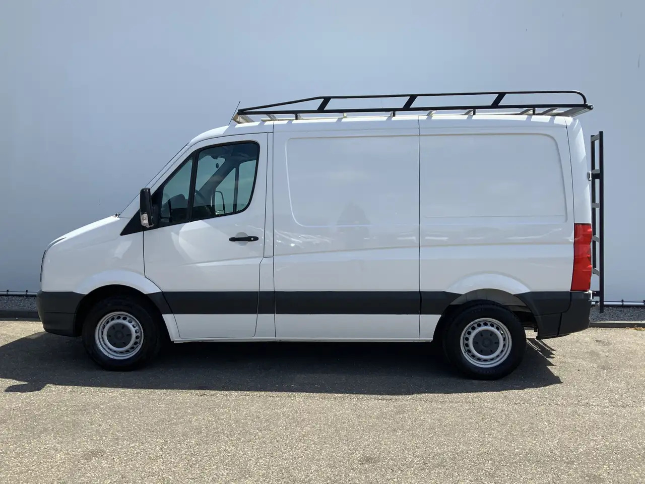 Volkswagen Crafter 35 2.0 TDI L1H1 Airco Cruise 3 Zits Trekhaak 2000 - Panel van: picture 3 Volkswagen Crafter 35 2.0 TDI L1H1 Airco Cruise 3 Zits Trekhaak 2000 - Panel van: picture 3