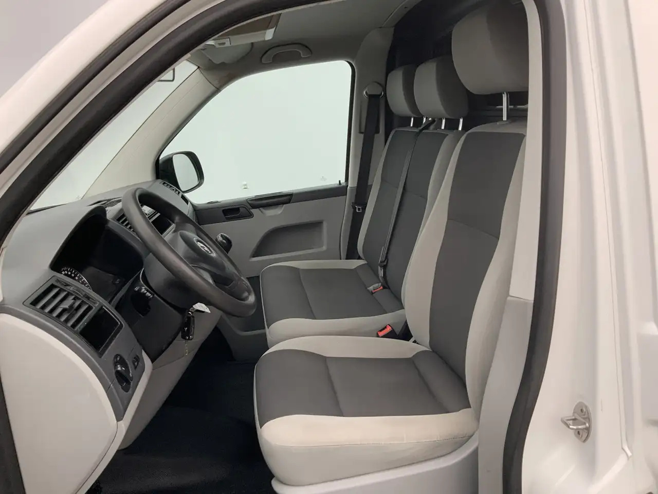 Volkswagen T5 Transporter 2.0 TDI L2H2 Airco Cruise 3 Zits Imperiaal & Trekh - Panel van: picture 5 Volkswagen T5 Transporter 2.0 TDI L2H2 Airco Cruise 3 Zits Imperiaal & Trekh - Panel van: picture 5