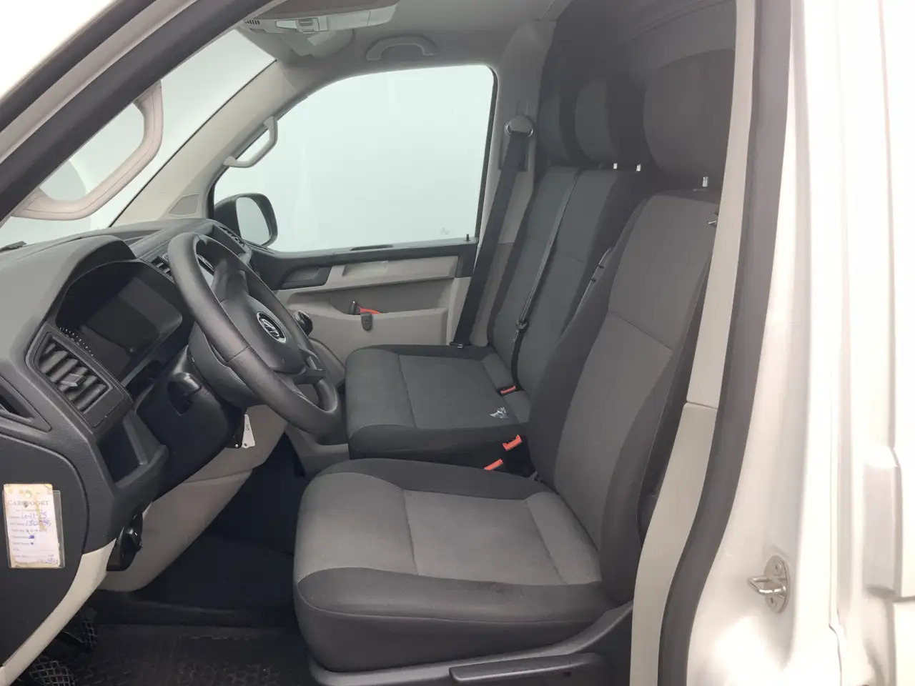 Volkswagen T6 Transporter 2.0 TDI L2H1 Airco Navi 3 Zits Alu Velg Euro 6 - Panel van: picture 4 Volkswagen T6 Transporter 2.0 TDI L2H1 Airco Navi 3 Zits Alu Velg Euro 6 - Panel van: picture 4