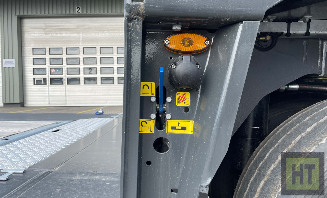 Faymonville 3-Achs-Tiefbett mit Pendelachsen und Bolzen-Laschenkupplung - Low loader semi-trailer: picture 4 Faymonville 3-Achs-Tiefbett mit Pendelachsen und Bolzen-Laschenkupplung - Low loader semi-trailer: picture 4