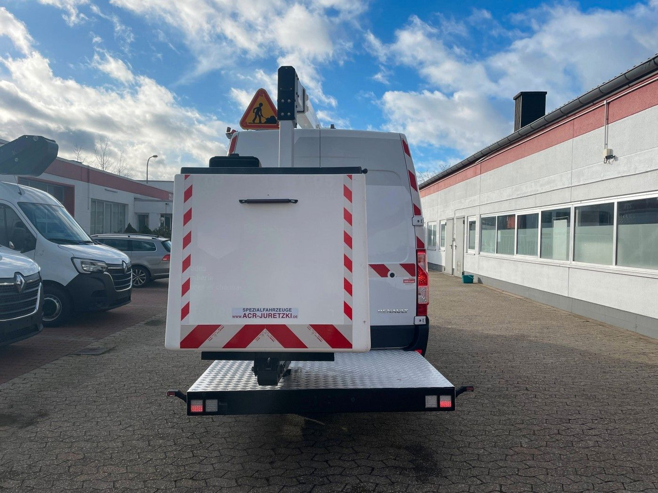 Renault Master Hubarbeitsbühne 2 Personen Korb bis 200kg - Truck mounted aerial platform: picture 5 Renault Master Hubarbeitsbühne 2 Personen Korb bis 200kg - Truck mounted aerial platform: picture 5