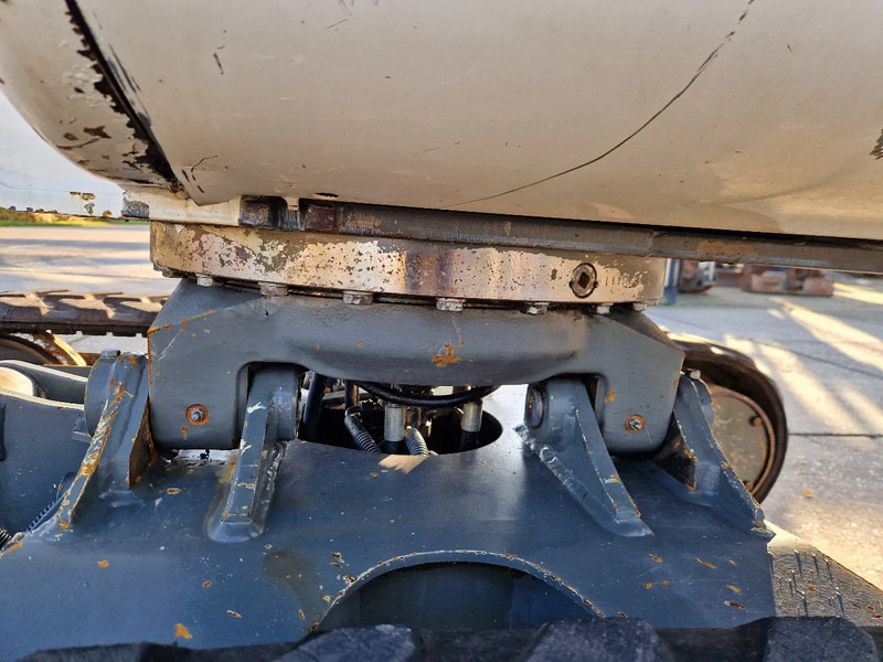 WACKER NEUSON 2404RD kan op een (berg)helling draaien - Mini excavator: picture 4 WACKER NEUSON 2404RD kan op een (berg)helling draaien - Mini excavator: picture 4