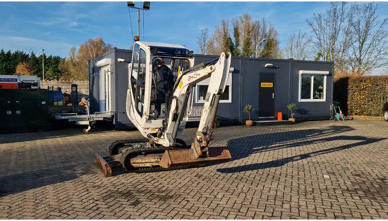 WACKER NEUSON 2404RD kan op een (berg)helling draaien - Mini excavator: picture 1 WACKER NEUSON 2404RD kan op een (berg)helling draaien - Mini excavator: picture 1