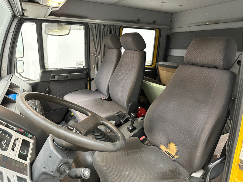 Autotransporter truck MAN 8.224: picture 11