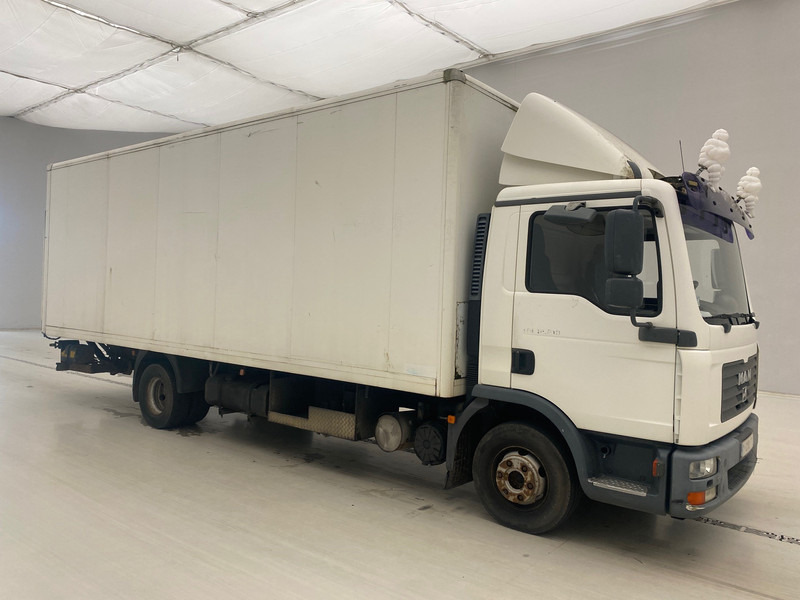 MAN TGL 12.210 - Box truck: picture 3 MAN TGL 12.210 - Box truck: picture 3