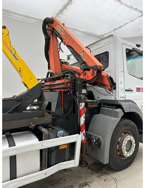 Mercedes-Benz Axor 1824 - Hook lift truck, Crane truck: picture 5 Mercedes-Benz Axor 1824 - Hook lift truck, Crane truck: picture 5