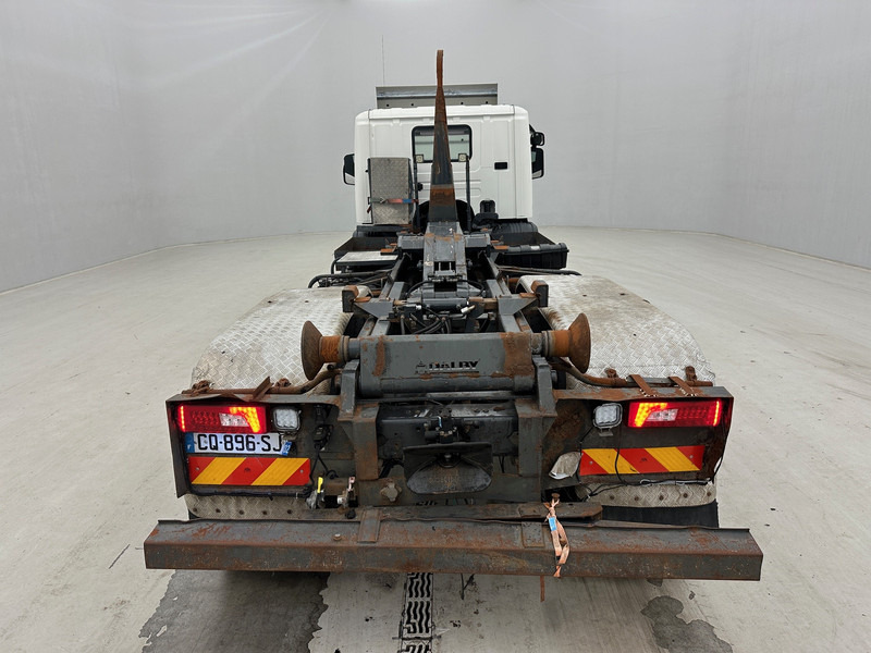 Scania P420 - 6x2 - Hook lift truck: picture 5 Scania P420 - 6x2 - Hook lift truck: picture 5