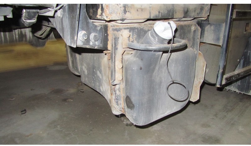 DAF Adblue tank 1692865 DAF XF 105-410 - Spare parts: picture 1 DAF Adblue tank 1692865 DAF XF 105-410 - Spare parts: picture 1