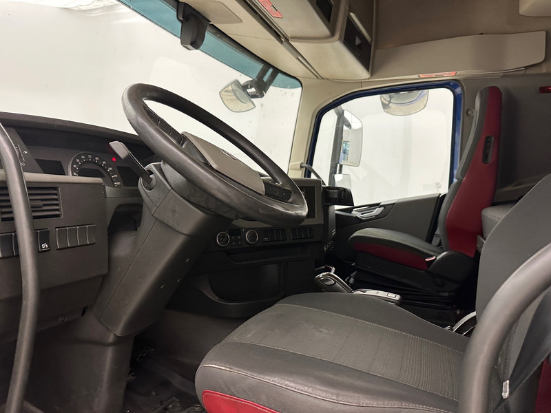 Tractor unit Volvo FH 420 Globetrotter - ADR: picture 9 Tractor unit Volvo FH 420 Globetrotter - ADR: picture 9