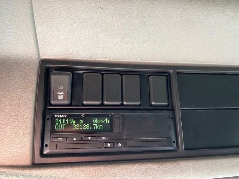 Tractor unit Volvo FH13.420 Globetrotter - ADR: picture 17 Tractor unit Volvo FH13.420 Globetrotter - ADR: picture 17