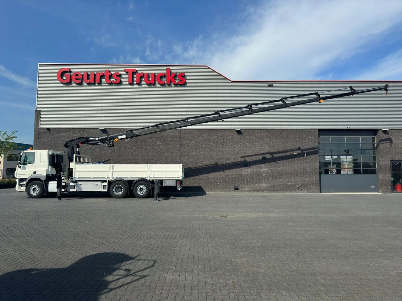 DAF CF 330 6X2 MKG HLK 341 SHP A8 KRAAN/KRAN/CANE/GR - Crane truck: picture 4 DAF CF 330 6X2 MKG HLK 341 SHP A8 KRAAN/KRAN/CANE/GR - Crane truck: picture 4