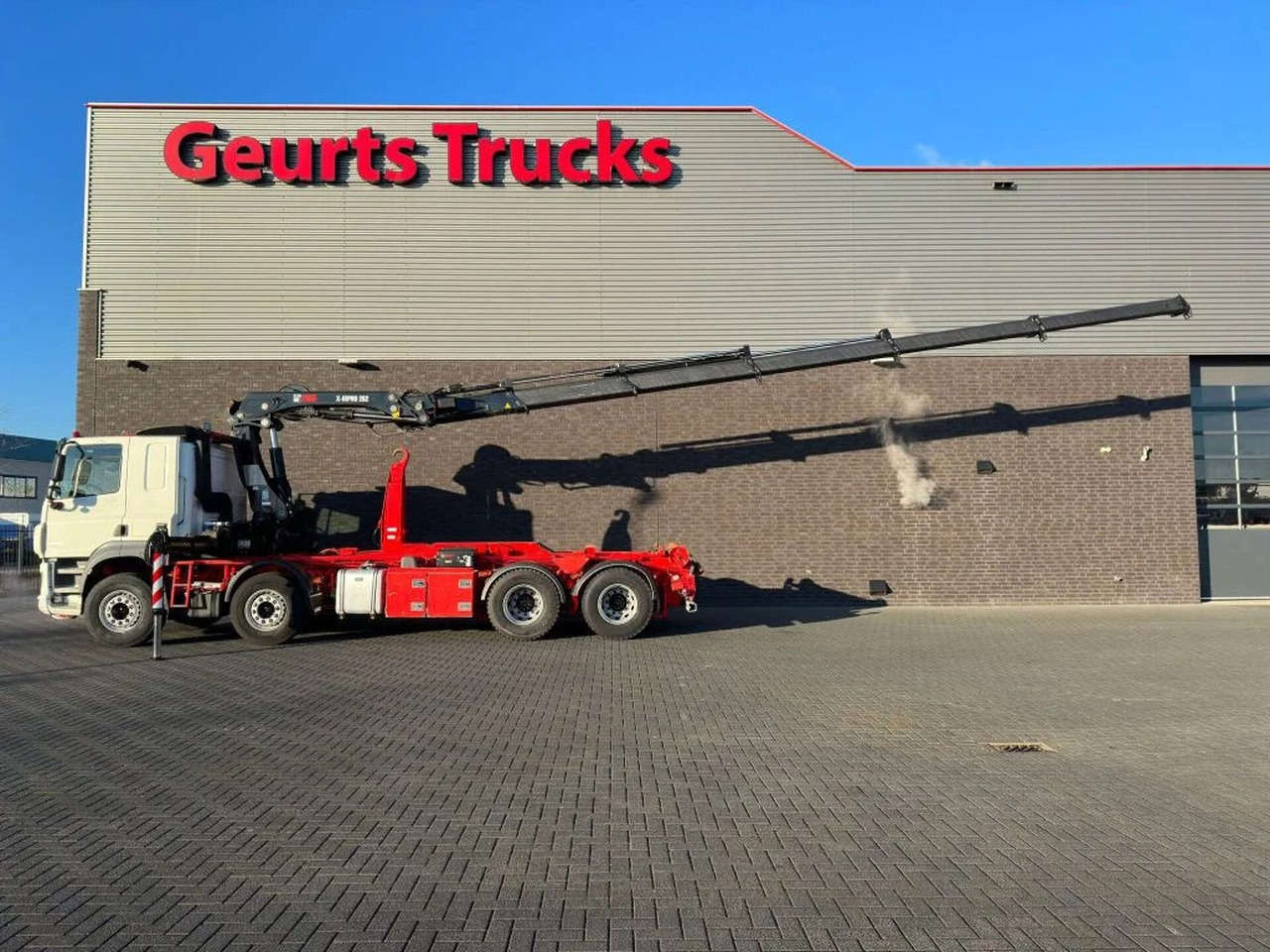 DAF CF 530 8X4 + HIAB HAAKARM + HIAB 262 EP-5 KRAAN/ - Hook lift truck: picture 4 DAF CF 530 8X4 + HIAB HAAKARM + HIAB 262 EP-5 KRAAN/ - Hook lift truck: picture 4