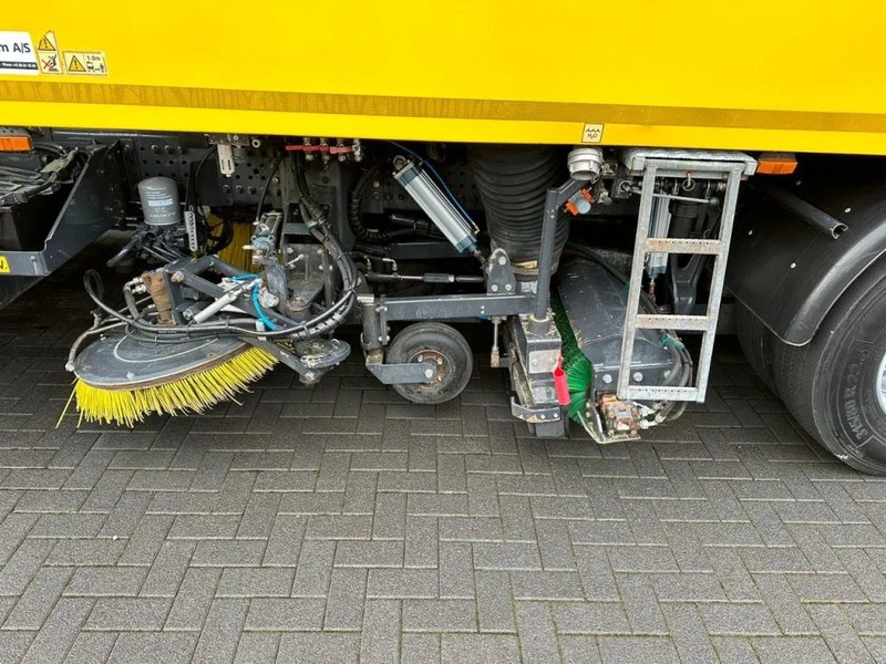 Leasing of Mercedes-Benz Arocs 1824 4X2 BEAM A9000 SWEEPING TRUCK/ KEHRMASCHINE/VEEGWAGEN/FAHRBAHNREINIGER/AIRPORT CLEANER WITH MAGNET Mercedes-Benz Arocs 1824 4X2 BEAM A9000 SWEEPING TRUCK/ KEHRMASCHINE/VEEGWAGEN/FAHRBAHNREINIGER/AIRPORT CLEANER WITH MAGNET: picture 11
