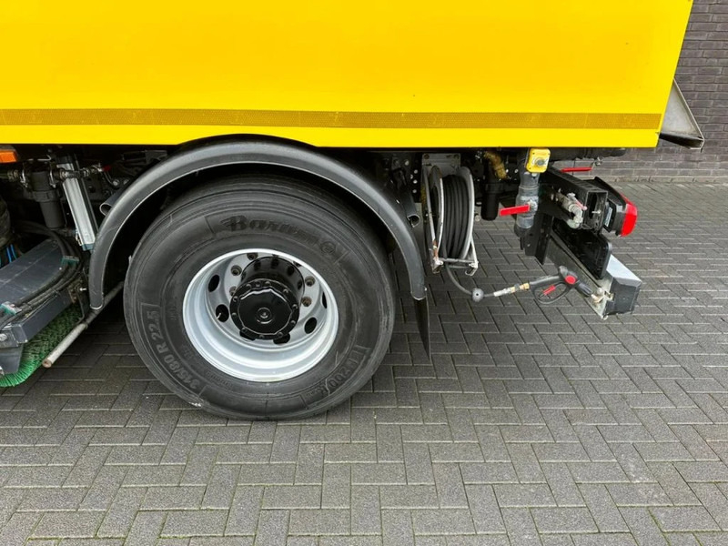 Leasing of Mercedes-Benz Arocs 1824 4X2 BEAM A9000 SWEEPING TRUCK/ KEHRMASCHINE/VEEGWAGEN/FAHRBAHNREINIGER/AIRPORT CLEANER WITH MAGNET Mercedes-Benz Arocs 1824 4X2 BEAM A9000 SWEEPING TRUCK/ KEHRMASCHINE/VEEGWAGEN/FAHRBAHNREINIGER/AIRPORT CLEANER WITH MAGNET: picture 10