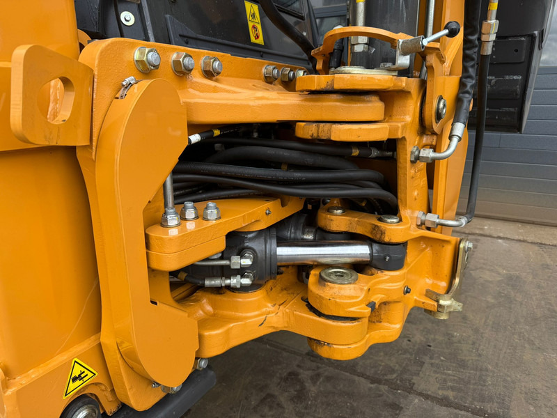 New Backhoe loader Case 570SV A/C 4x4 Telescopic boom: picture 13