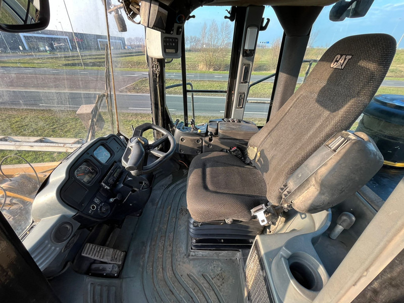 Wheel loader Caterpillar 980H: picture 13