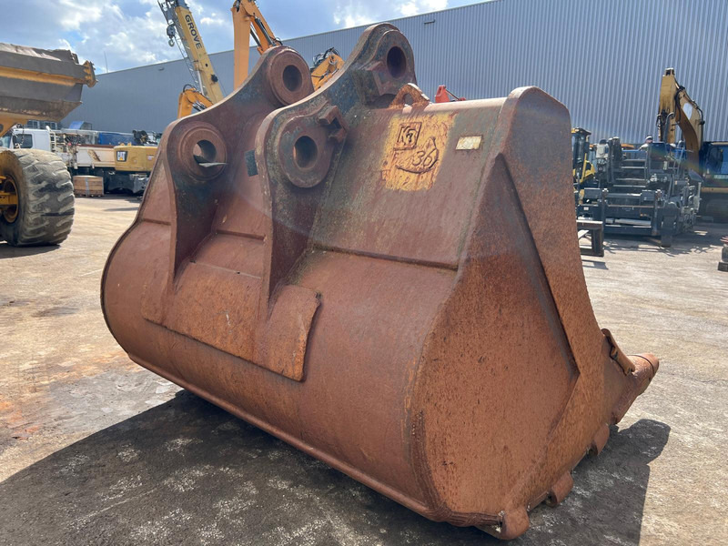 Caterpillar Caterpillar 385 bucket with teeth - Bucket: picture 5 Caterpillar Caterpillar 385 bucket with teeth - Bucket: picture 5
