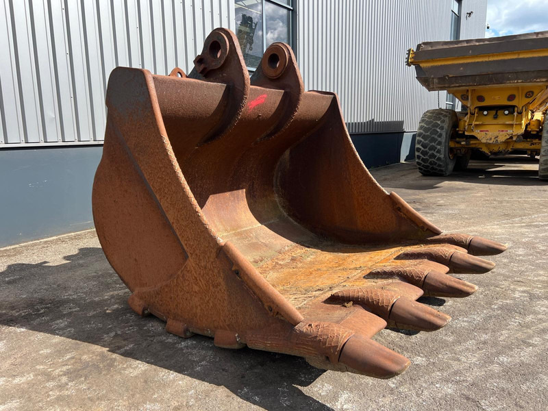 Caterpillar Caterpillar 385 bucket with teeth - Bucket: picture 3 Caterpillar Caterpillar 385 bucket with teeth - Bucket: picture 3