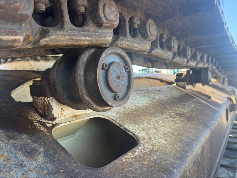 Crawler excavator Liebherr R936 LC: picture 16