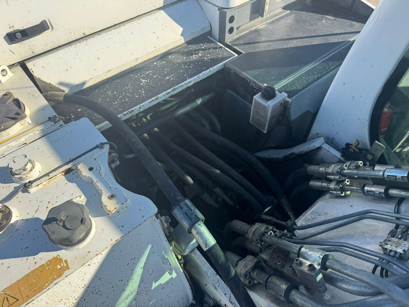 Crawler excavator Liebherr R936 LC: picture 19