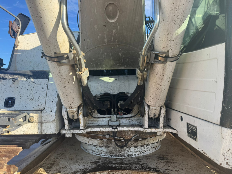 Crawler excavator Liebherr R936 LC: picture 10